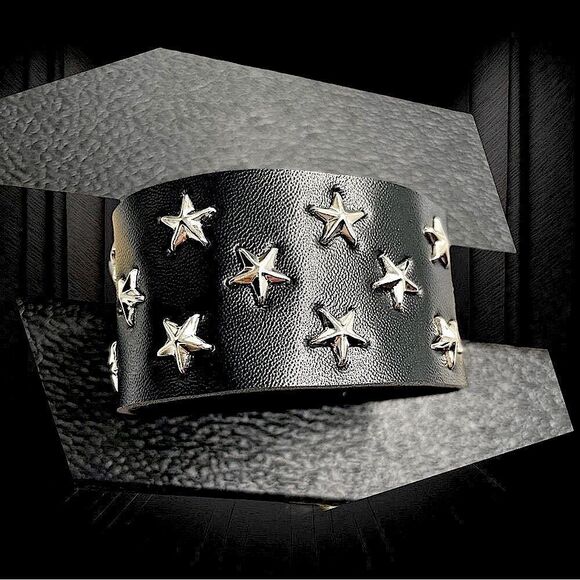 Unisex l Black Leather Silver Star Wristband l Bracelet l New - Picture 1 of 7